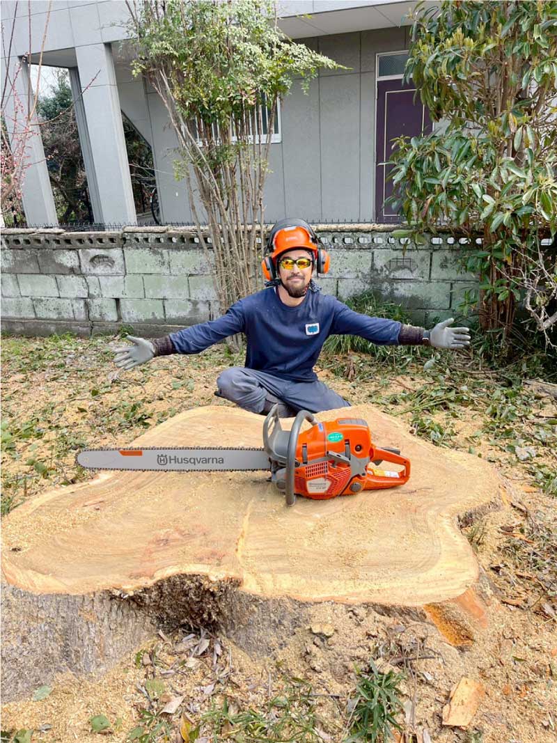 笑顔で働く天晴庭園のスタッフ