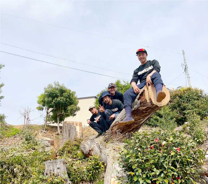 天晴庭園で働く庭師